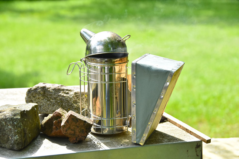 Der Smoker. Ein kleines Hilfsmittel für die Imkerei